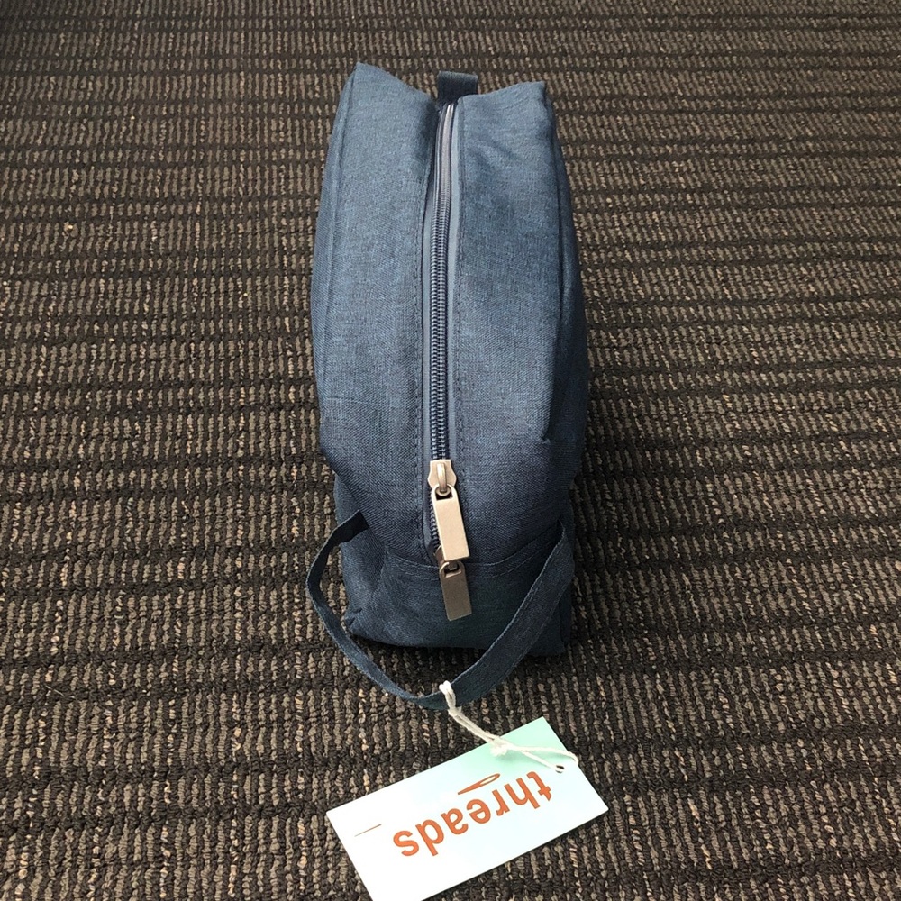 π JetBlue Men's Toiletry Travel Bag Nwt - Picture 3 of 7